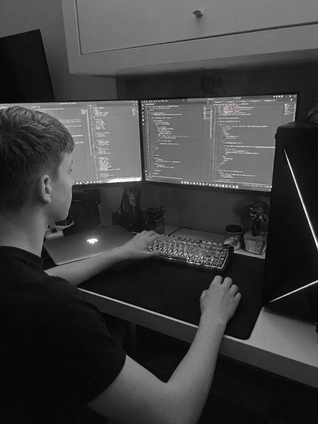 Maksymilian Mańczak — założyciel MM10, twórca stron internetowych, sklepów i systemów webowych